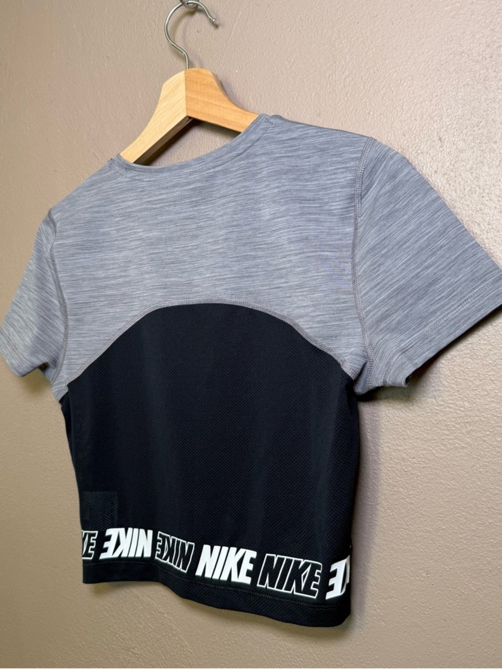 Nike Women's Pro Short Sleeve Crop Top - Gunsmoke/Heather Size Small - Picture 10 of 15